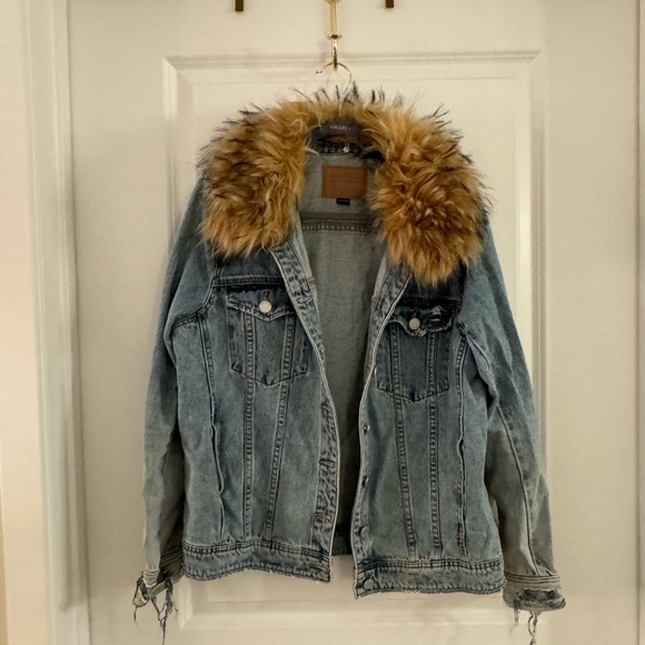 BlankNYC Removable Faux Fur Collar Denim Trucker Jacket - Picture 2 of 14